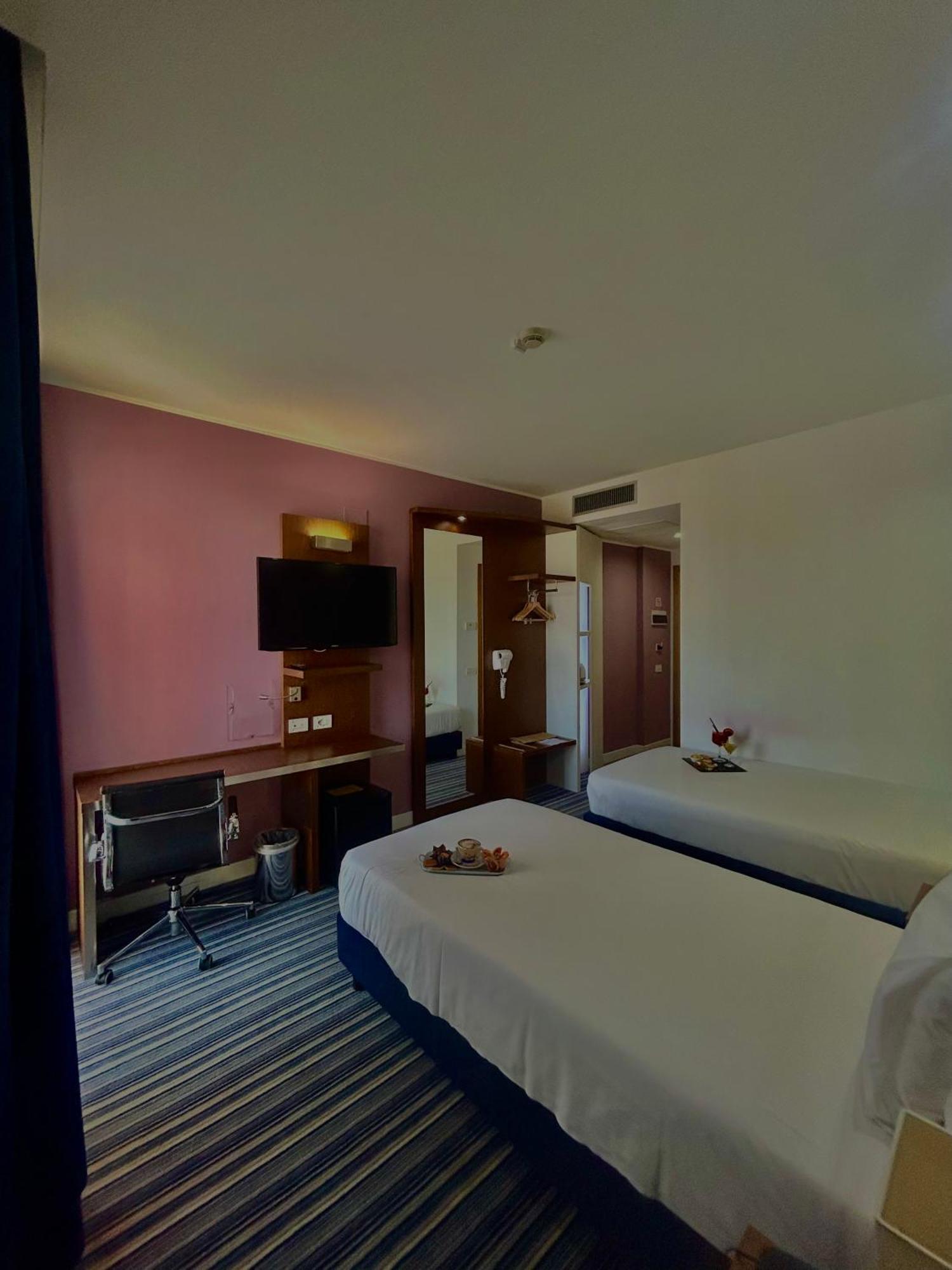 Gp Hotel Roma Esterno foto
